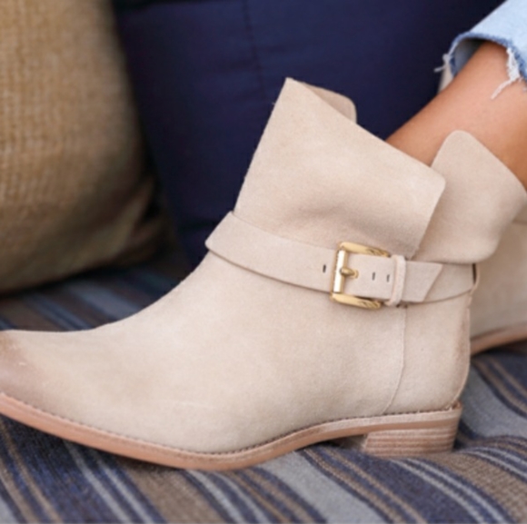 Michael Kors Jet Set Boots - Picture 2 of 7